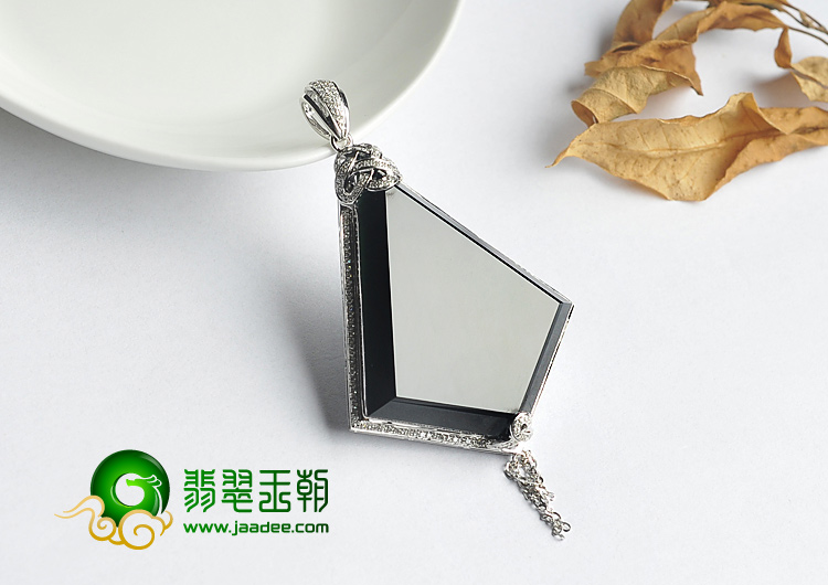 玻璃种墨翠缅甸翡翠A货白金胸坠（真钻）
