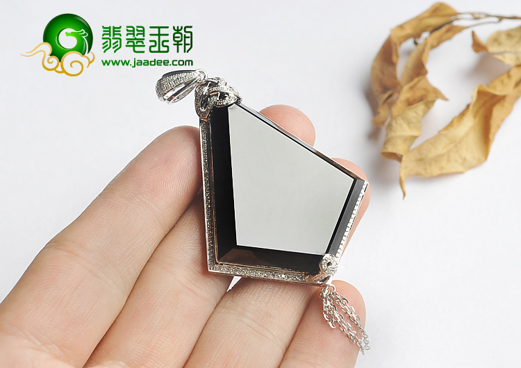 玻璃种墨翠缅甸翡翠A货白金胸坠（真钻）