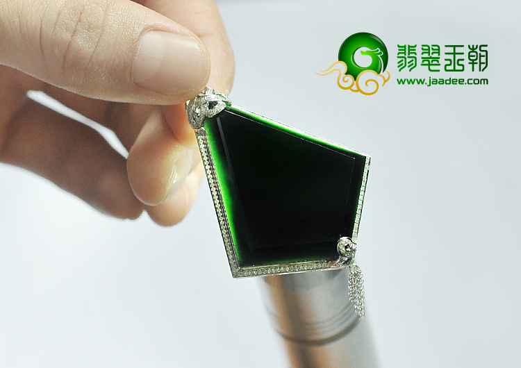 玻璃种墨翠缅甸翡翠A货白金胸坠（真钻）