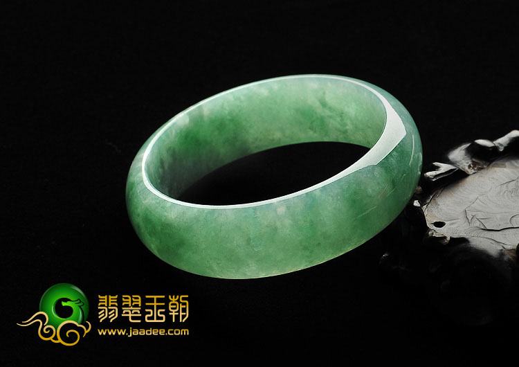 糯冰种豆绿满绿缅甸翡翠A货手镯（56.8mm）