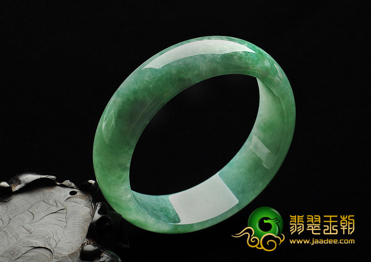 糯冰种豆绿满绿缅甸翡翠A货手镯（56.8mm）