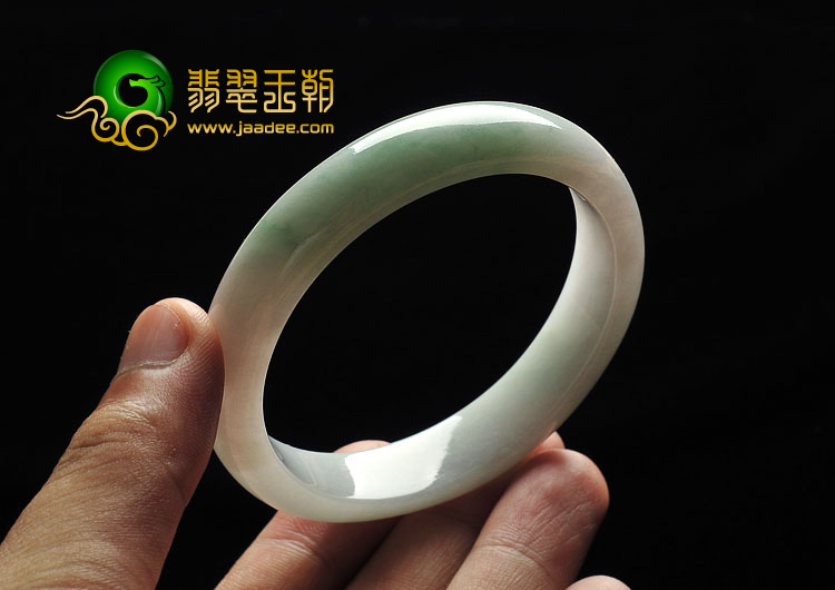 糯冰种绿晴水缅甸翡翠A货手镯（58mm）