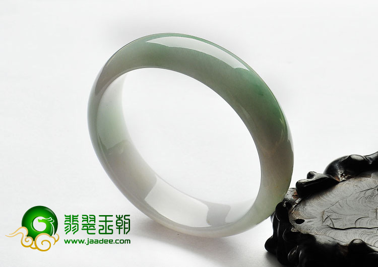 糯冰种绿晴水缅甸翡翠A货手镯（56.9mm）