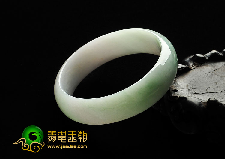 糯冰种绿晴水缅甸翡翠A货手镯（56.9mm）