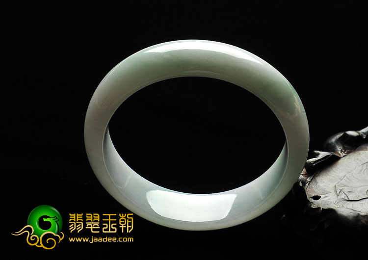 糯冰种绿晴水缅甸翡翠A货手镯（59.8mm）