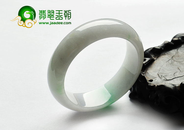 糯冰种淡春带彩缅甸翡翠A货手镯（52.9mm）