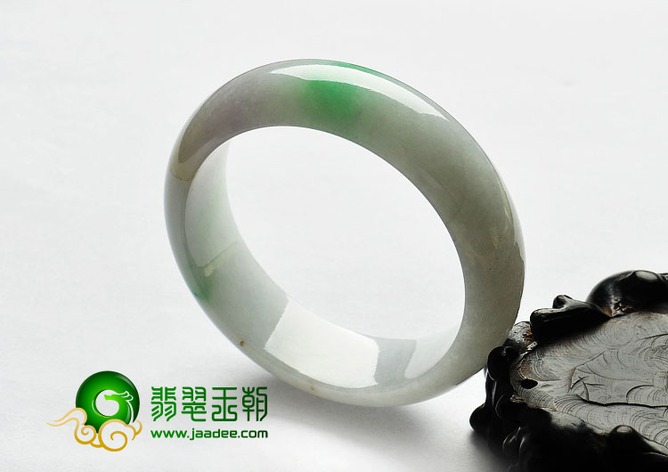 糯冰种淡春带彩缅甸翡翠A货手镯（52.9mm）