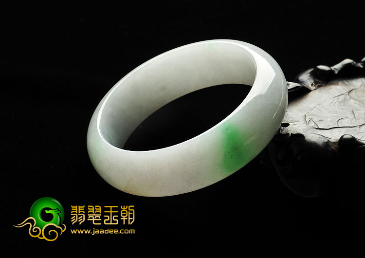 糯冰种淡春带彩缅甸翡翠A货手镯（52.9mm）