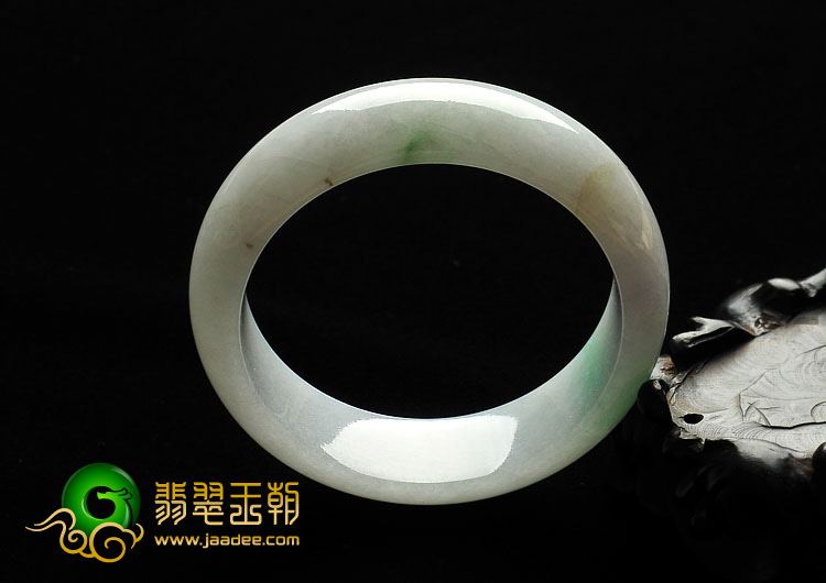 糯冰种淡春带彩缅甸翡翠A货手镯（52.9mm）