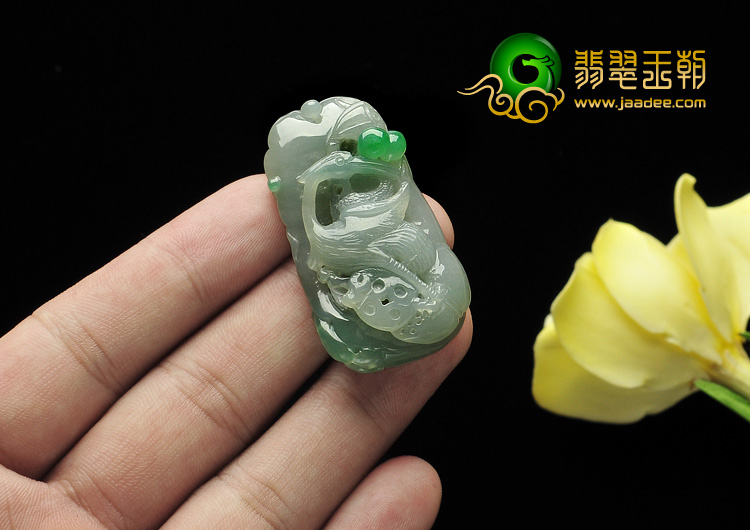 糯冰种飘翠缅甸翡翠A货一路连科挂件