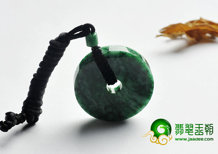 细糯种浓绿缅甸翡翠A货平安扣挂件