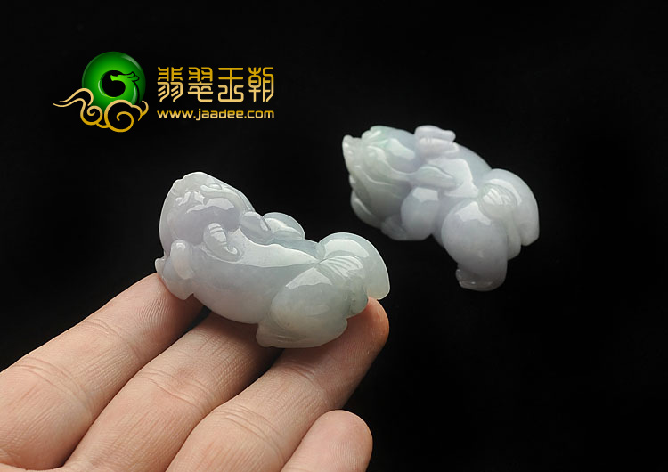 糯冰种春带彩缅甸翡翠A货貔貅挂件（一对）
