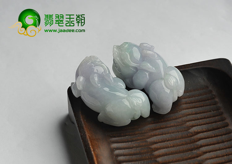 糯冰种春带彩缅甸翡翠A货貔貅挂件（一对）