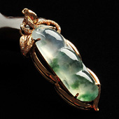 冰玻种飘花缅甸翡翠A货镶玫瑰金四季豆胸坠（真钻）