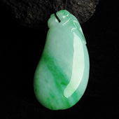 糯冰种翠色缅甸翡翠A货福瓜挂件