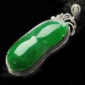 冰种阳绿满绿缅甸翡翠A货镶白金四季豆胸坠（真钻）