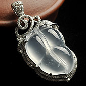 玻璃种强莹光缅甸翡翠A货镶白金金枝玉叶挂件（真钻）