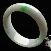 糯冰种淡春带彩缅甸翡翠A货手镯（52.9mm）