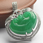 冰种正阳绿缅甸翡翠A货镶白金心形胸坠（真钻）