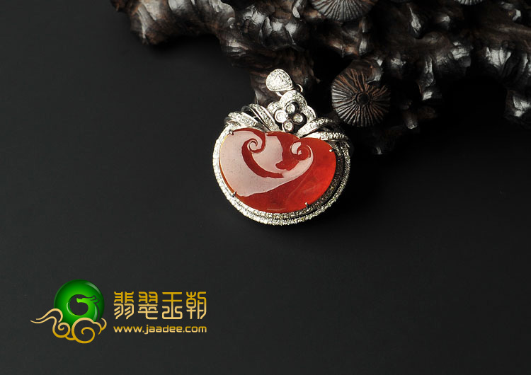 冰种红翡缅甸翡翠A货镶白金如意胸坠（真钻）