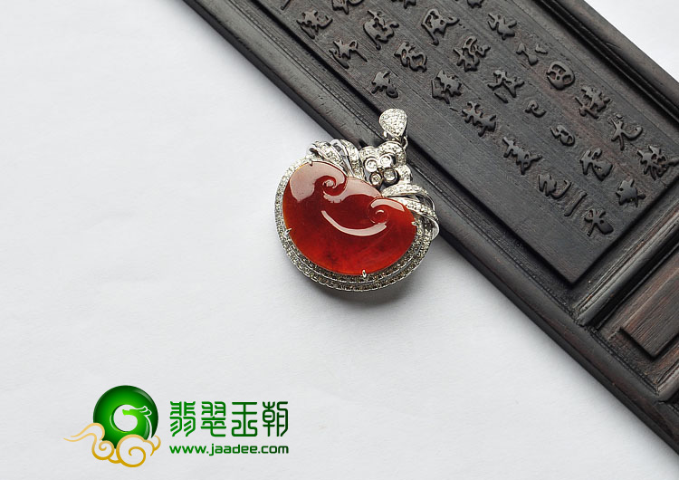 冰种红翡缅甸翡翠A货镶白金如意胸坠（真钻）