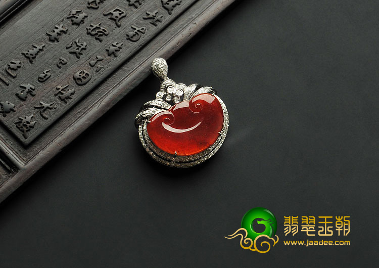 冰种红翡缅甸翡翠A货镶白金如意胸坠（真钻）