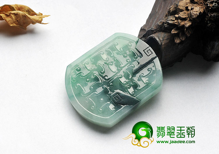 冰种飘花缅甸翡翠A货仿古龙凤牌挂件