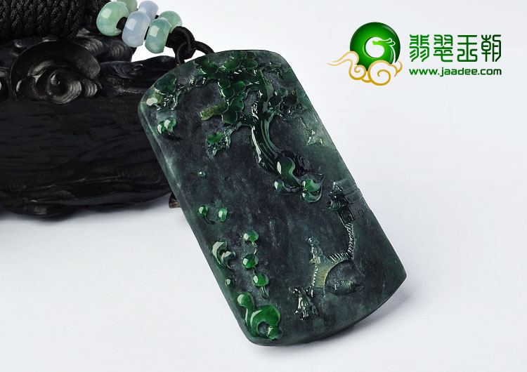 （超值推荐）糯冰种癣加绿缅甸翡翠A货山水牌挂件