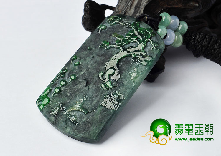 （超值推荐）糯冰种癣加绿缅甸翡翠A货山水牌挂件