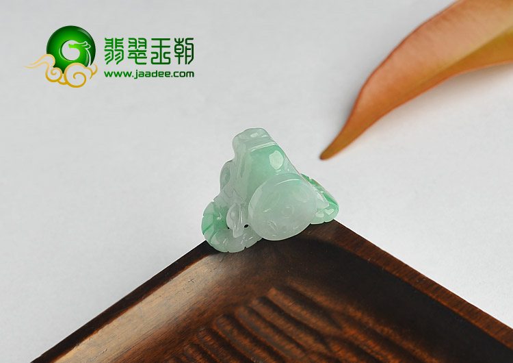 糯冰种飘翠缅甸翡翠A货牛头挂件