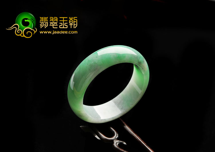 糯冰种翠色缅甸翡翠A货手镯（54.1mm）