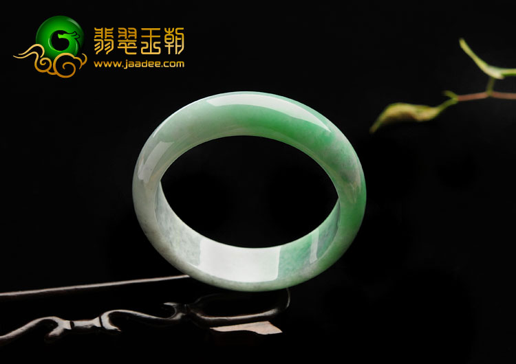 糯冰种翠色缅甸翡翠A货手镯（59.3mm）