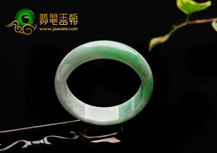 糯冰种翠色缅甸翡翠A货手镯（59.3mm）