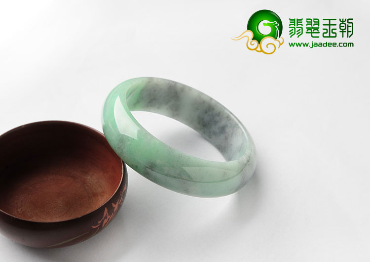 糯冰种翠色缅甸翡翠A货手镯（59.3mm）
