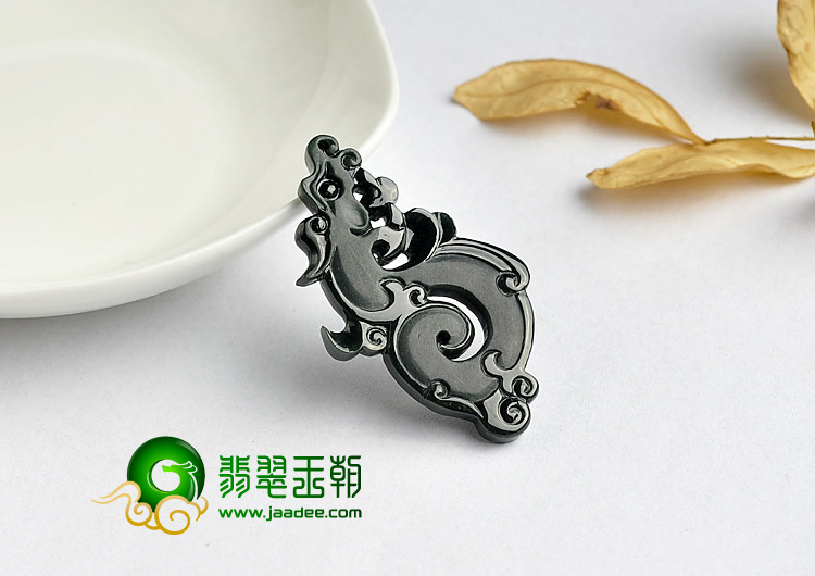 细糯种墨翠缅甸翡翠A货仿古龙牌挂件