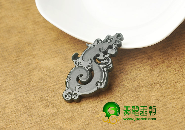 细糯种墨翠缅甸翡翠A货仿古龙牌挂件