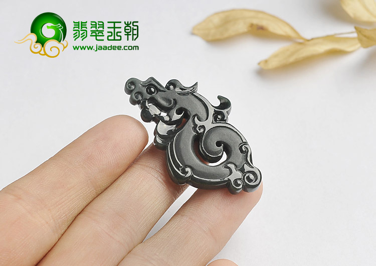 细糯种墨翠缅甸翡翠A货仿古龙牌挂件