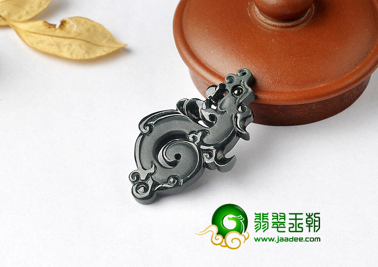 细糯种墨翠缅甸翡翠A货仿古龙牌挂件