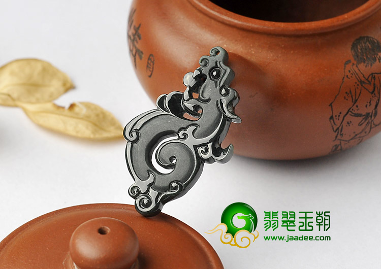 细糯种墨翠缅甸翡翠A货仿古龙牌挂件