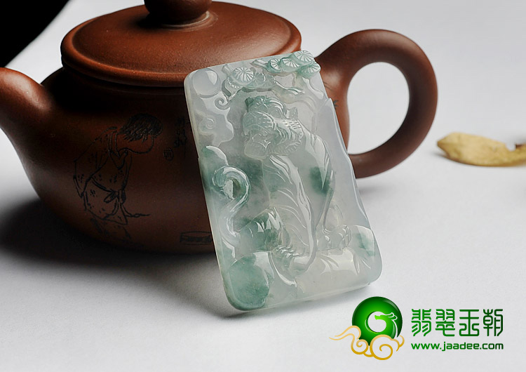 冰种飘花缅甸翡翠A货虎虎生威挂件