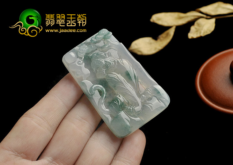 冰种飘花缅甸翡翠A货虎虎生威挂件