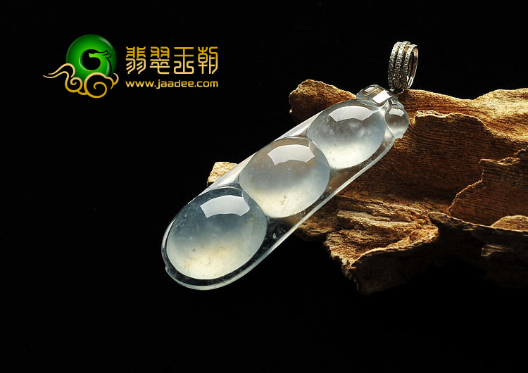 冰玻种淡晴水缅甸翡翠A货四季豆挂件