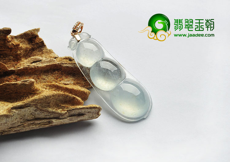 冰玻种淡晴水缅甸翡翠A货四季豆挂件