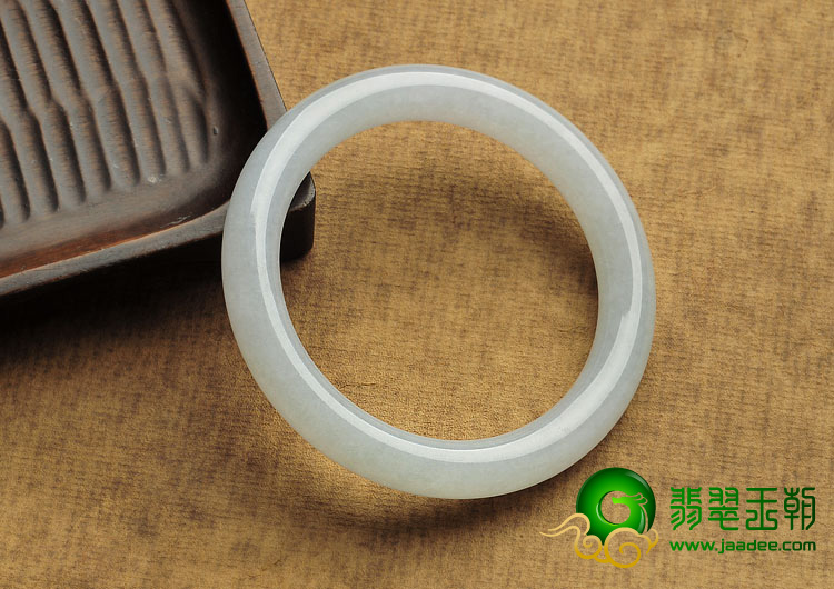 糯冰种晴水缅甸翡翠A货圆条手镯（56.9mm）