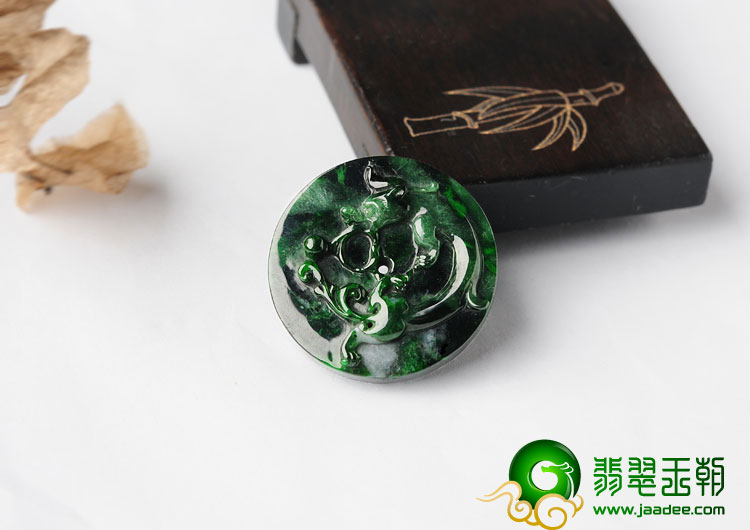 细糯种癣加绿缅甸翡翠A货螭龙平安扣挂件