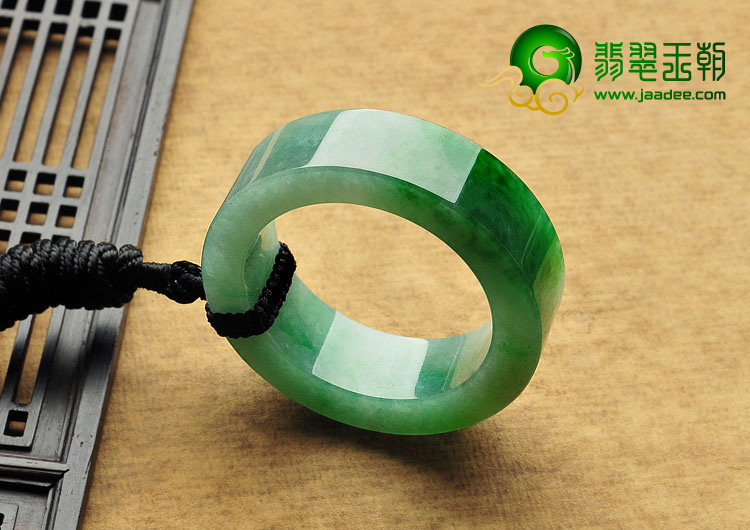 糯冰种正阳绿缅甸翡翠A货平安环挂件