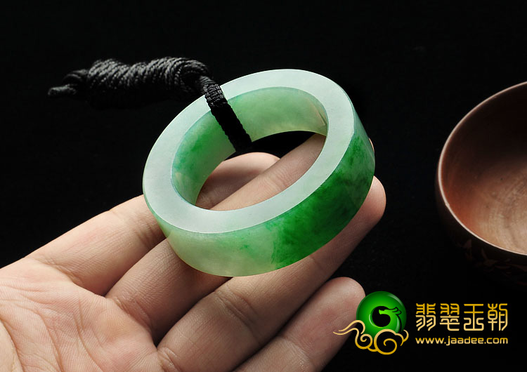糯冰种正阳绿缅甸翡翠A货平安环挂件