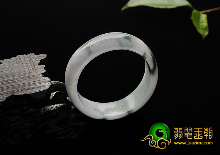 糯冰种飘花缅甸翡翠A货贵妃镯（55.6mm-49.5mm）