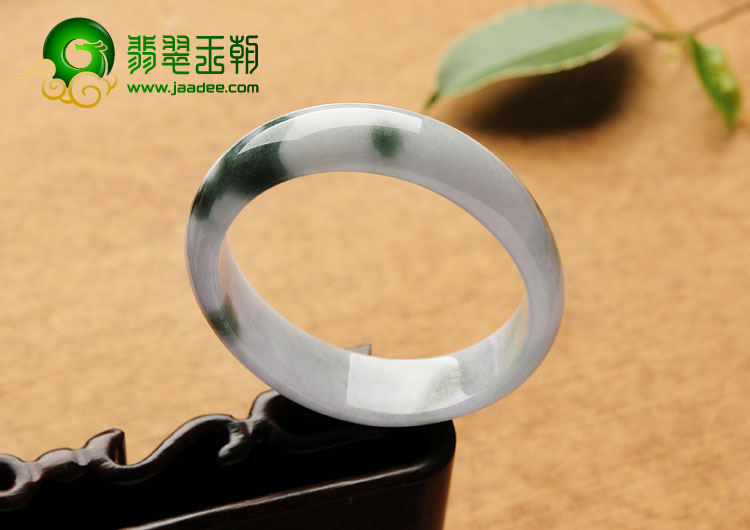 糯冰种飘花缅甸翡翠A货贵妃镯（55.6mm-49.5mm）