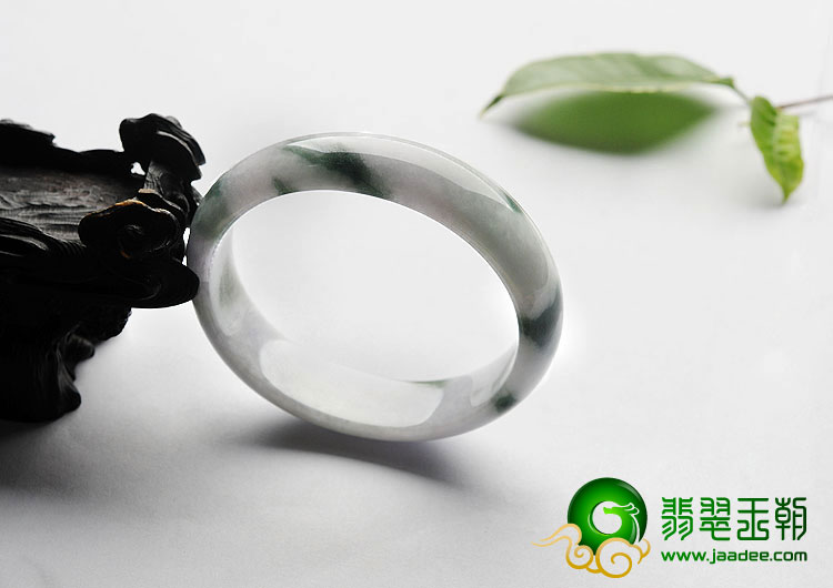 糯冰种飘花缅甸翡翠A货贵妃镯（55.6mm-49.5mm）